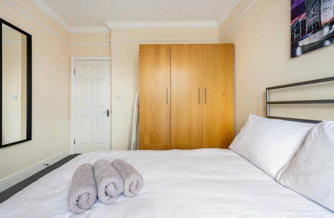 Lovely 3-Bed 20 Minutes To Central London Exterior photo