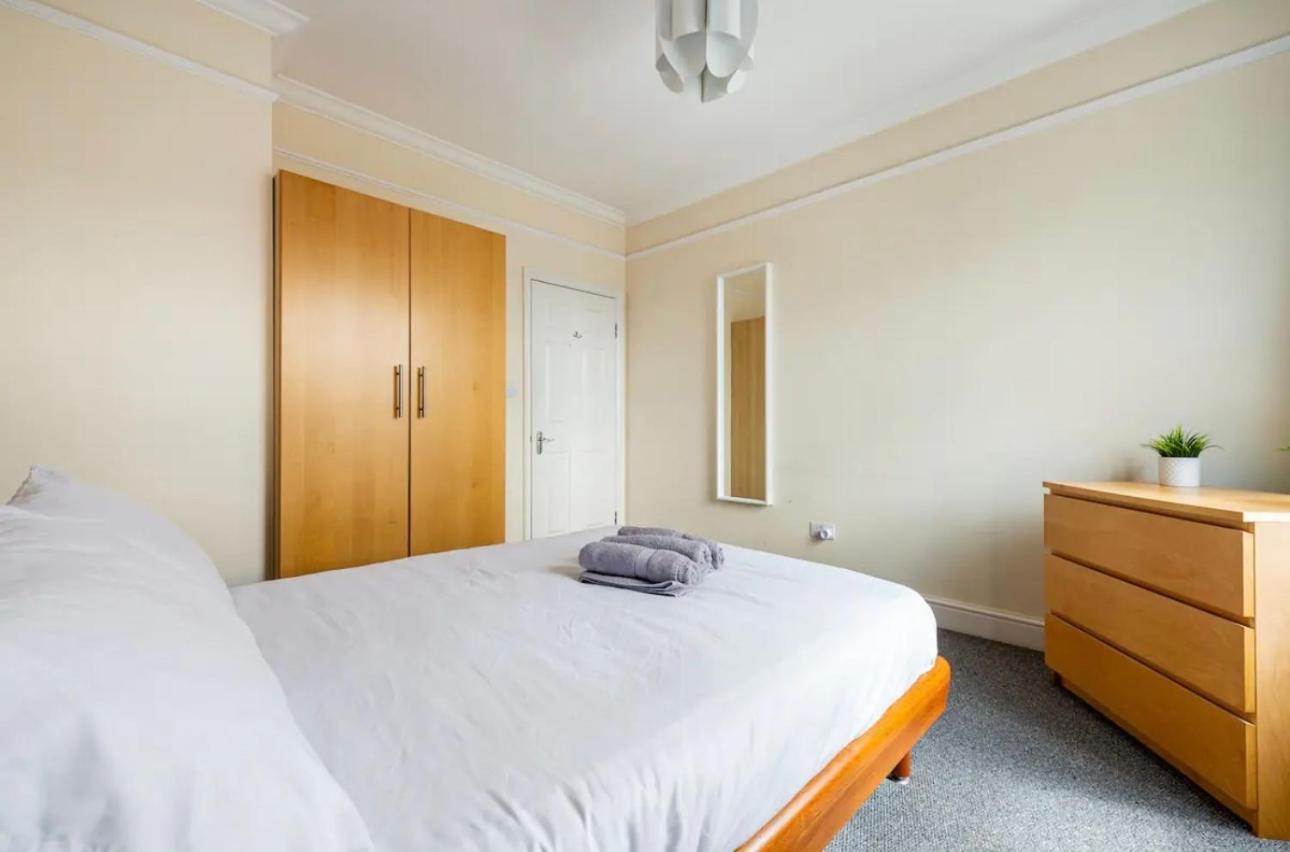 Lovely 3-Bed 20 Minutes To Central London Exterior photo