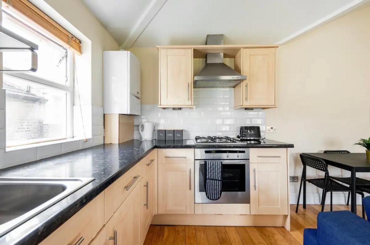 Lovely 3-Bed 20 Minutes To Central London Exterior photo