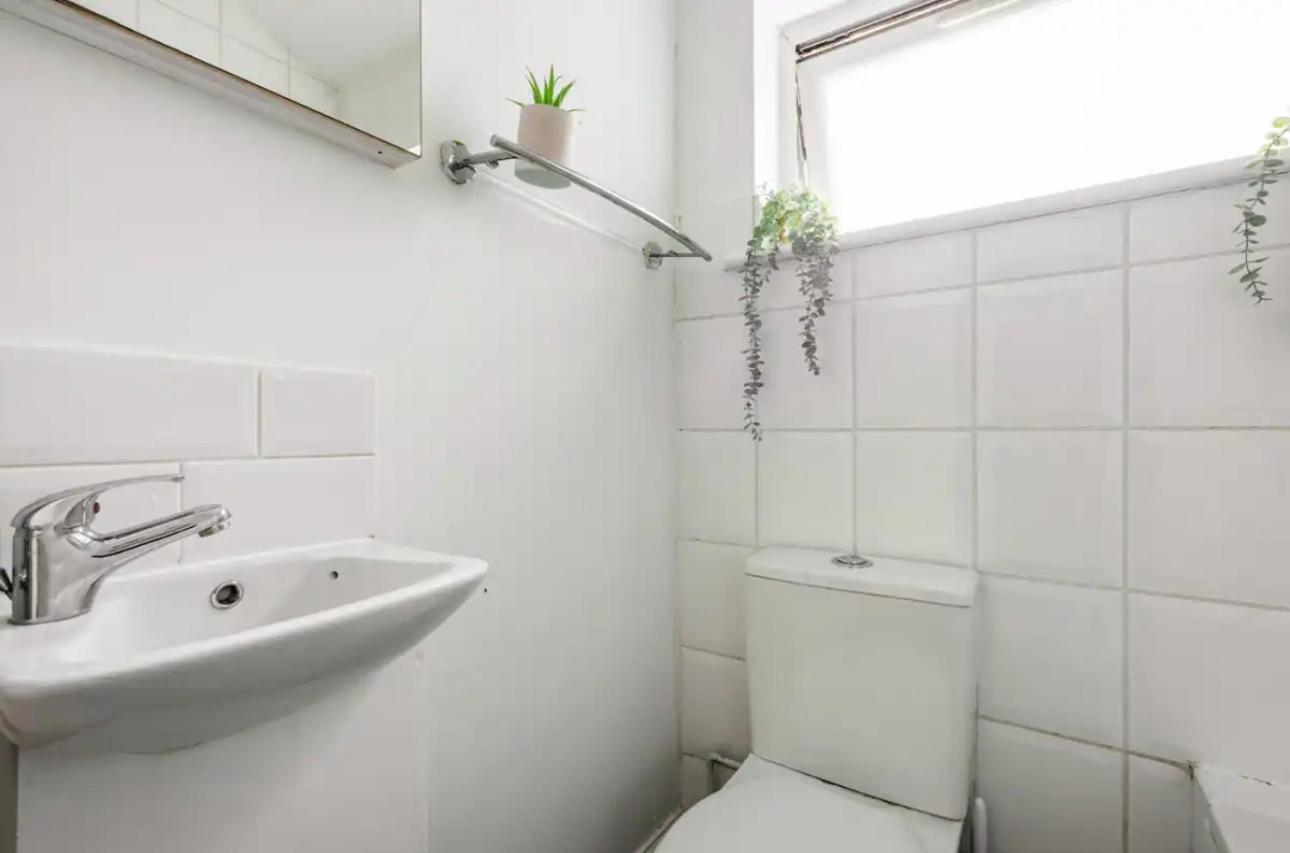 Lovely 3-Bed 20 Minutes To Central London Exterior photo