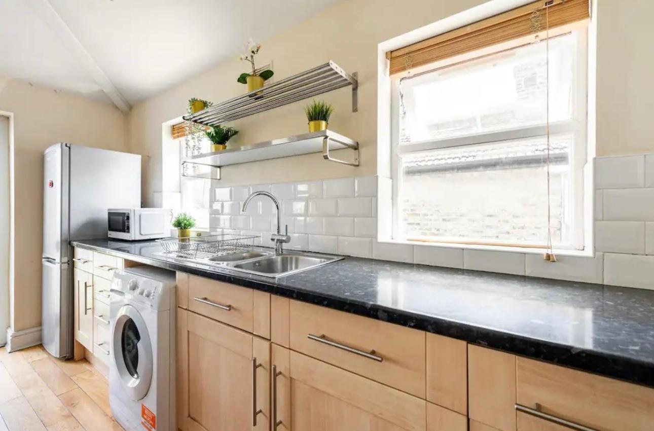 Lovely 3-Bed 20 Minutes To Central London Exterior photo